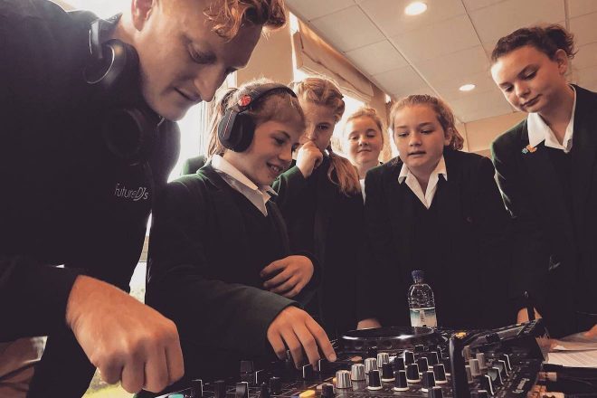Učenje DJ-anja od sada se gleda kao sekundarno obrazovanje