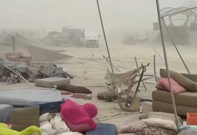 Burning Man započeo “kaotično“ zbog poplava i upozorenja na pješčane oluje