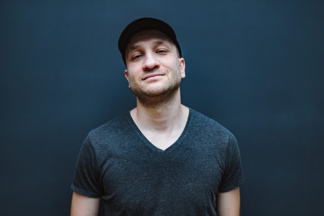 Premijera: Tom Bug remiksirao klasik 'Lovely Flight' Didier Sinclaira