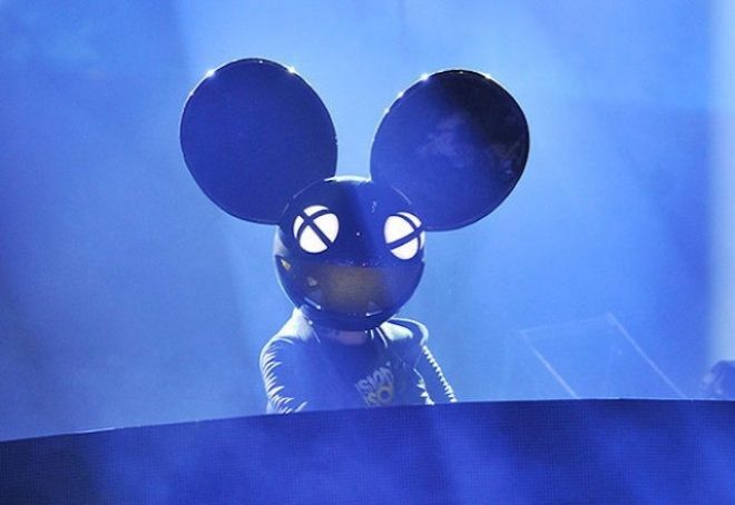 Deadmau5 tvrdi da mu je nošenje slavne kacige uzrokovalo 'ozljedu kralježnice'