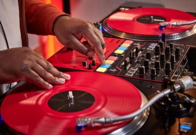 Pioneer DJ lansirao novi, povoljni mikser DJM-S5