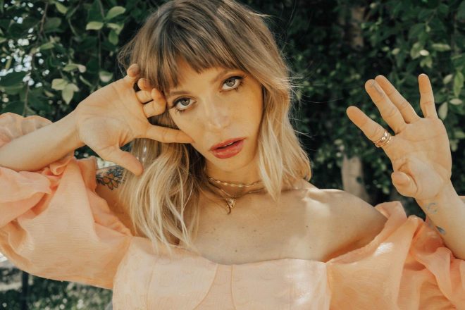 ''Messing With Magic'', prvi album Anabel Englund